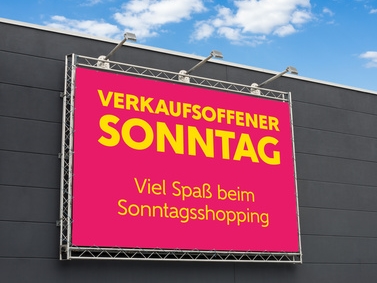 Plakat mit Schriftzug verkaufsoffener Sonntag