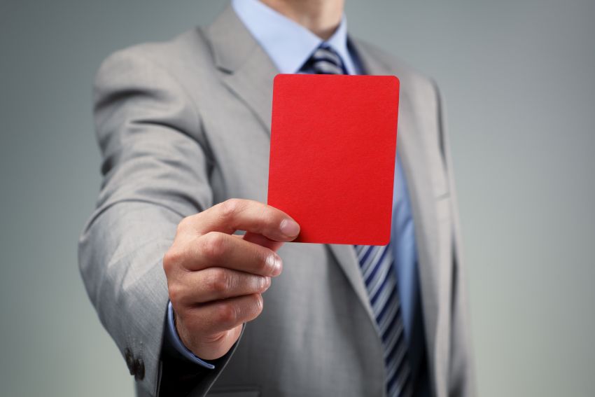 Chef zeigt rote Karte