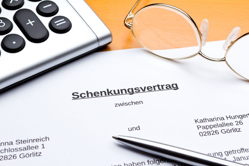 Schenkungsvertrag mit Kugelschreiber