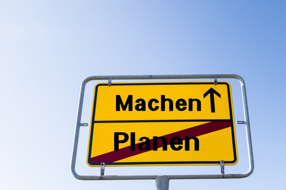 Schild "Machen statt Planen"