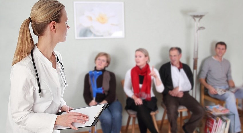 Wartezimmer – Symbolbild zur Krankenversicherung für Selbstständige